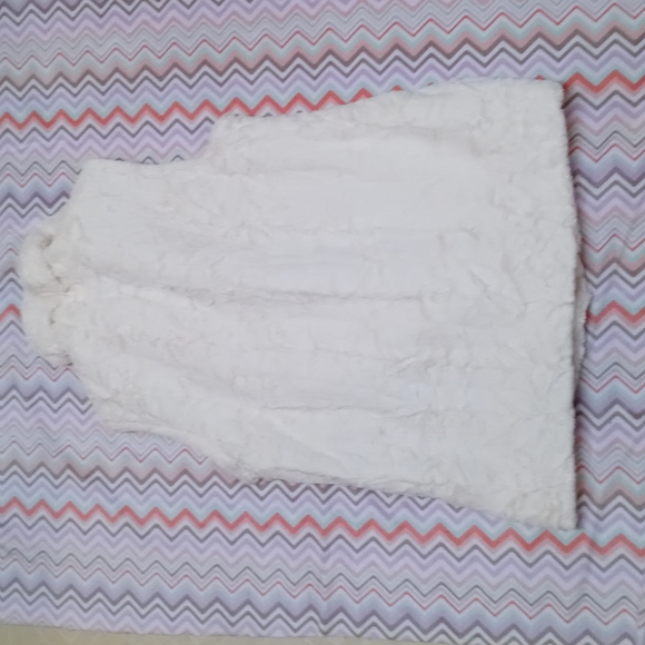 Dennis Basso Faux fur Vest NWOT - Picture 4 of 4